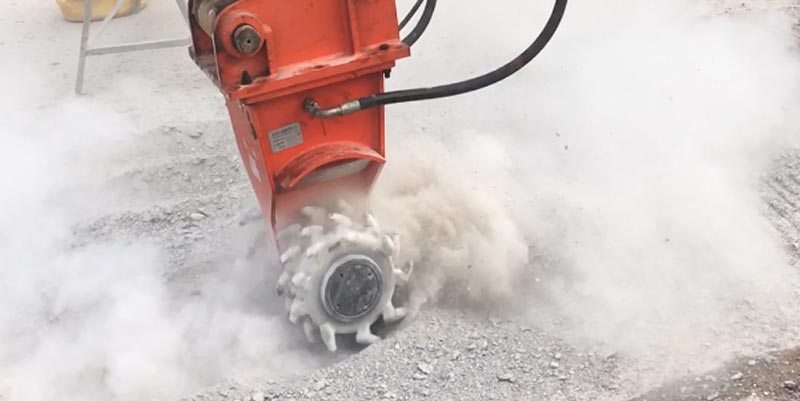 重庆挖机铣挖头路面施工-挖掘机铣挖机混凝土路面处理